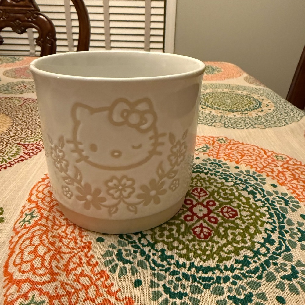 GORGEOUS NWT Hello Kitty candle holder